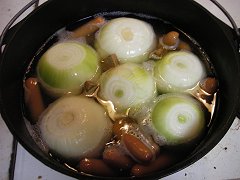 玉ねぎ丸ごとワイン煮 ダッチオーブンで作るキッチンレシピ集