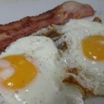 ベーコンエッグはスキレットで行こう【目玉焼きがウマい！】