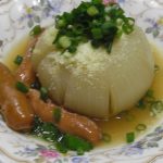 玉ねぎとソーセージのワイン煮込み