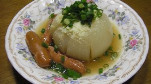 玉ねぎとソーセージのワイン煮込み