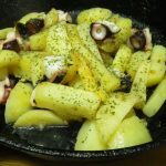 タコとジャガイモのガーリック炒め【スキレットワンプレート】