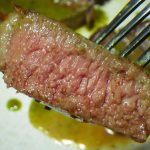 ラムももステーキをミディアムレアで焼く【スキレットでステーキ！】