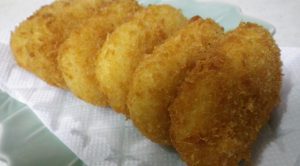 ウマすぎ!コロッケ/フライドポテト【ダッチオーブンで揚げ物】