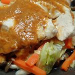 野菜たっぷりスキレット蒸し鶏【野菜・鶏胸肉でしっとり蒸し鶏】