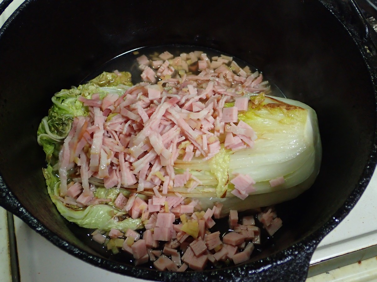 ベーコン・ハム・白菜のダッチオーブン蒸し煮込み