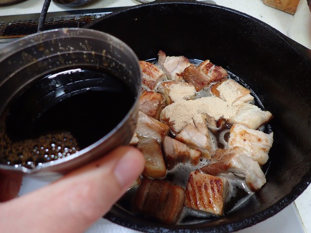 豚の角煮 ダッチオーブンで本格的 バラ肉脂抜 角煮を作る 豚の角煮 ダッチオーブンで本格的 バラ肉脂抜 角煮を作る